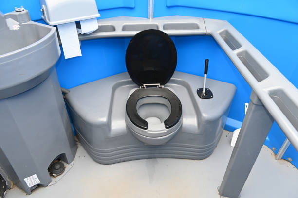 Best Porta potty rental near me  in Lindenhurst, NY